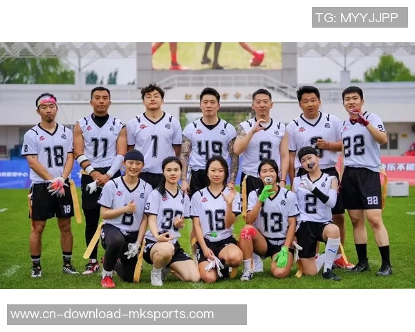 快船全队团建活动共赏橄榄球比赛并拍摄合影留念欢乐时光