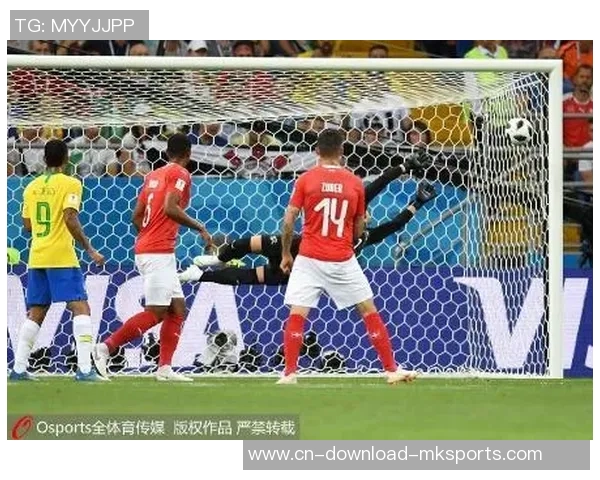 奥多贝尔精准传中特尔头球击中横梁险些破门