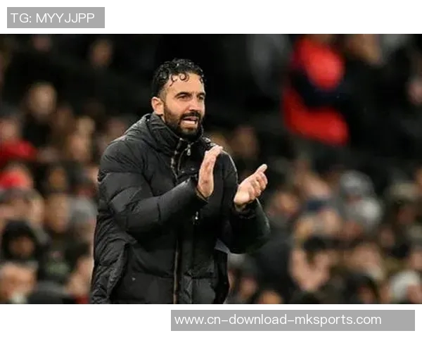 费迪南德批评阿莫林战术调整如同轮盘赌难以持久 费迪南德批评阿莫林战术调整如同轮盘赌难以持久