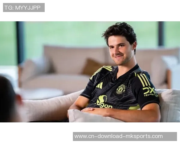 费迪南德称赞拉门斯门将表现提升后防稳定性球队受益明显