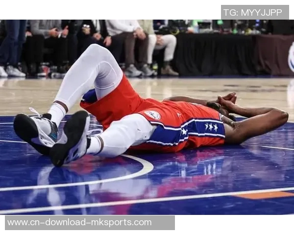 哈登三分首球遭格莱姆斯肘击裁判未作判罚引争议 哈登三分首球遭格莱姆斯肘击裁判未作判罚引争议