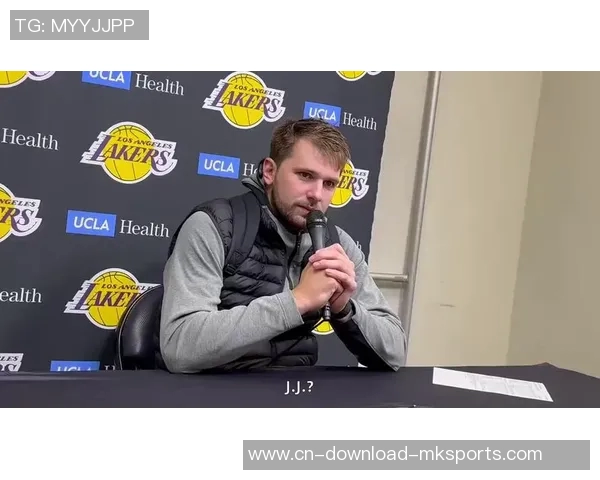 雷迪克称东契奇与里夫斯表现出色令黄蜂防守面临巨大压力