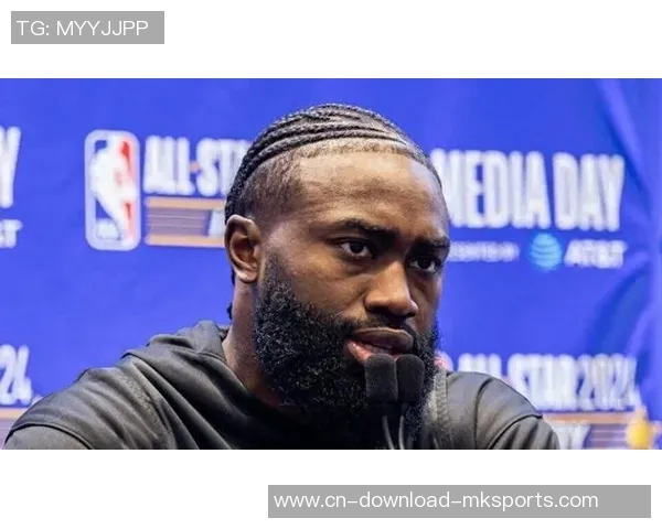 布朗怒斥裁判组失误致球队失利赛后发声引发热议