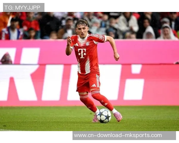 17岁卡尔社交媒体晒滑跪庆祝照德甲官方称联赛首球意义非凡